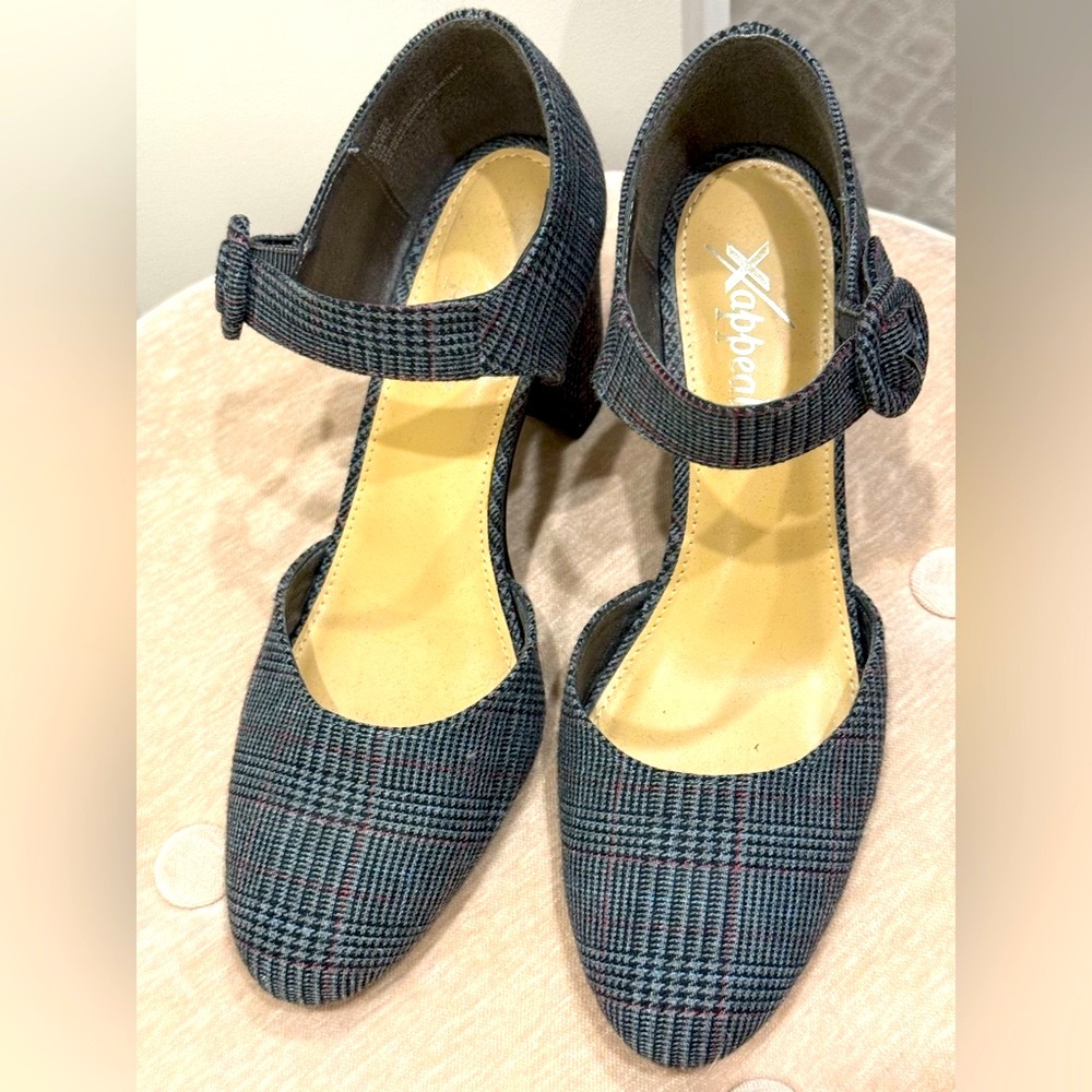 Gray tweed Mary Jane heels